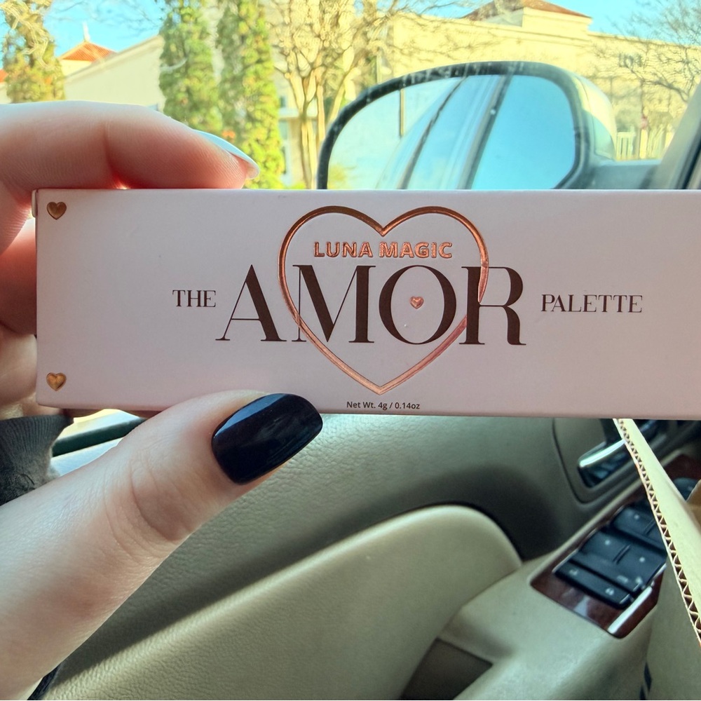 Luna Magic Beauty The Amor Palette - Vibrant Eyeshadow Set